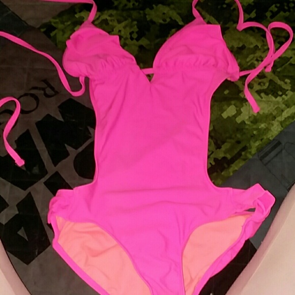 One peice back out swim suit - Picture 1 of 2